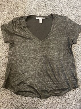 Women’s V-Neck Short Sleeve Tee in olive green shimmer